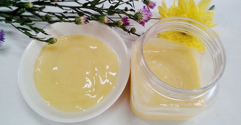 Hướng dẫn các cách phân biệt sữa ong chúa thật giả2