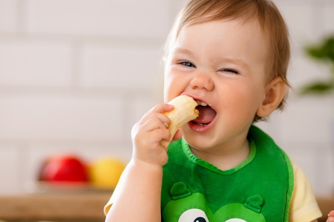 huong-dan-cho-be-an-dam-tu-6-den-12-thang-tuoi 3.jpg