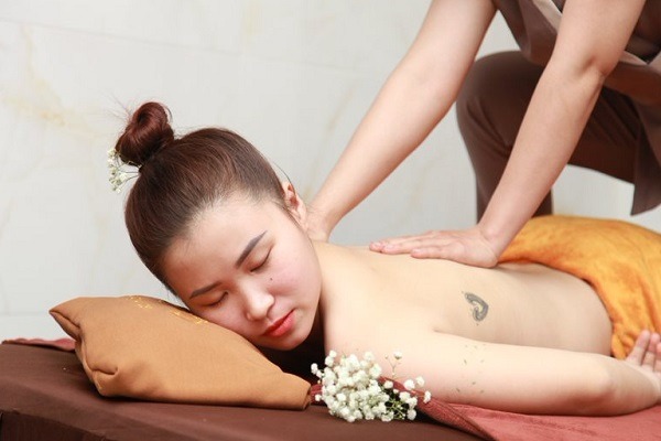 Huyệt Thiên Trụ nằm ở vị trí nào? Bấm huyệt Thiên Trụ giảm đau vai gáy 1