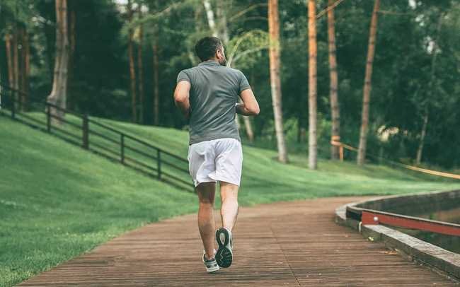 Jogging hay chạy bộ thư giãn với tốc độ chậm 4