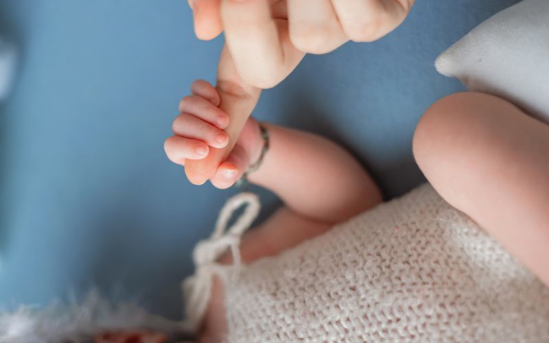 Việc cho trẻ khám tổng quát giúp ba mẹ theo dõi được sự phát hiện cũng như phát hiện sớm tình trạng bệnh tật của trẻ