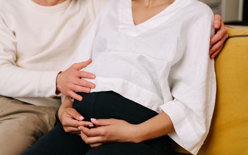 Khi đi khám thai mẹ bầu nên ưu tiên mặc đồ rộng rãi thoải mái để thuận tiện trong quá trình khám