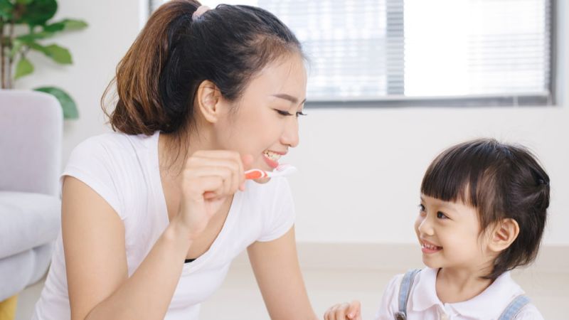 Khi nào trẻ nên bắt đầu tập đánh răng với bàn chải điện Oral-B Vitality D12 Disney Frozen 2