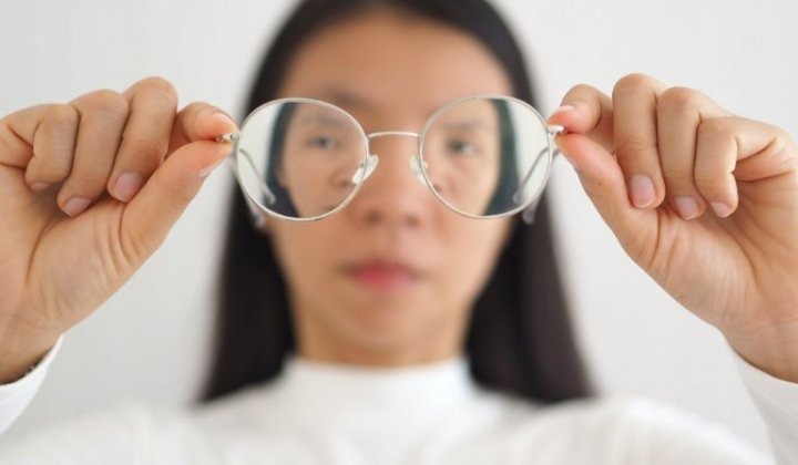 Kiểm tra loạn thị được thực hiện như thế nào? 4