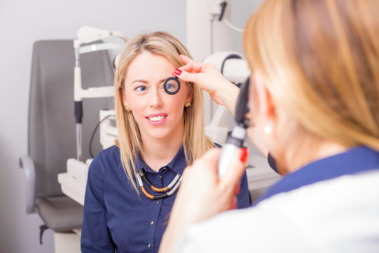 Kỹ thuật soi bóng đồng tử trong khám mắt 3