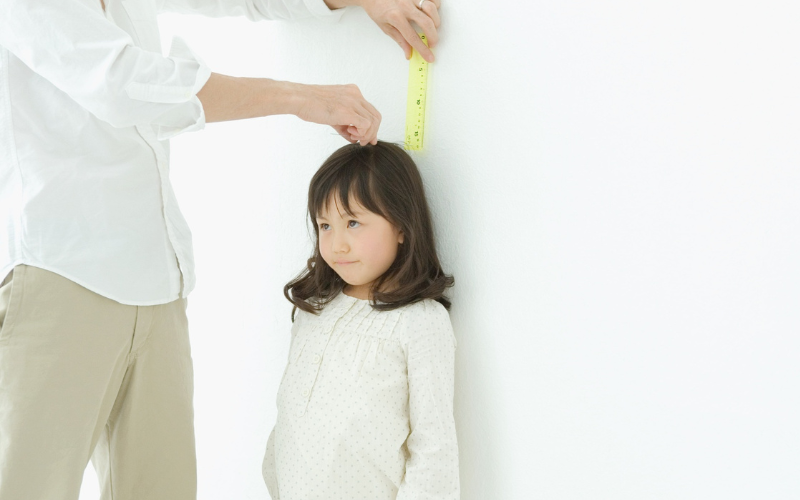 Khi thấy trẻ chậm lớn các phụ huynh thường thắc mắc giờ làm sao để biết bé thiếu chất gì