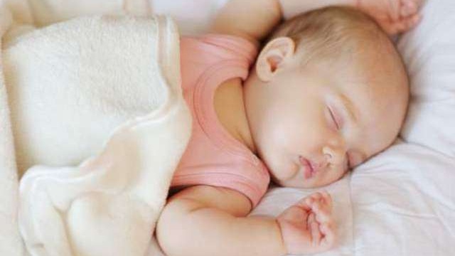 Làm sao để giải quyết tình trạng trẻ 2 tháng tuổi khó ngủ? 3