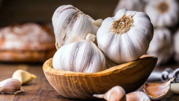 Làm sao để loại bỏ mùi tỏi trong hơi thở? 2