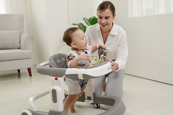 luu-y-khi-dung-xe-tron-cho-be-tap-di 2.jpg