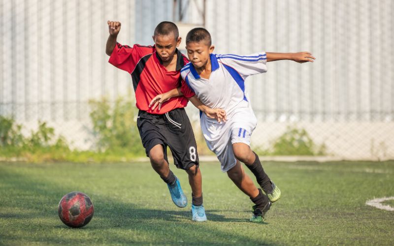 Mách bạn các cách đá bóng không mệt hiệu quả 3