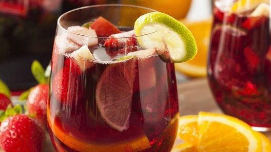 mach-ban-nhung-loai-trai-cay-ngam-ruou-tot-cho-suc-khoe 1.jpg