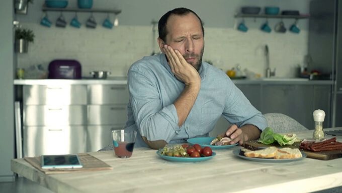 mat-rang-lau-nam-co-trong-implant-duoc-khong 2.jpg