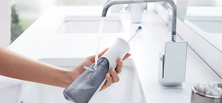 Máy tăm nước là gì? Có nên dùng tăm nước hay không? 1