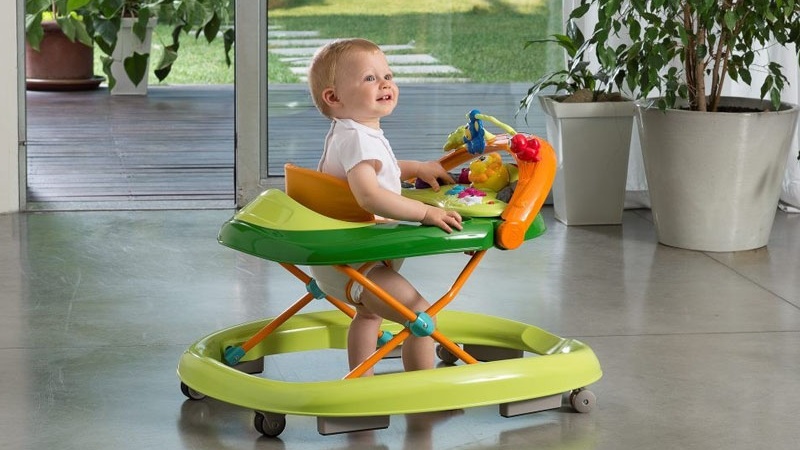 Trẻ 7 tháng tuổi chưa nên ngồi xe tập đi