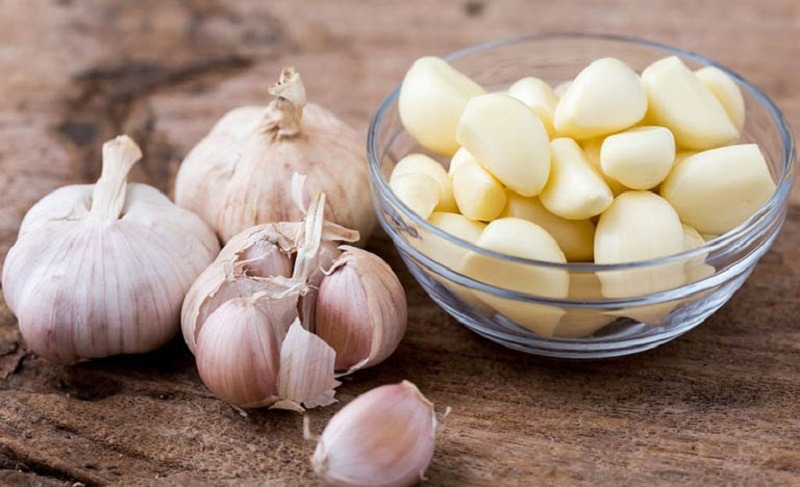Mẹo trị mụn bằng tỏi tại nhà đơn giản mà hiệu quả 1