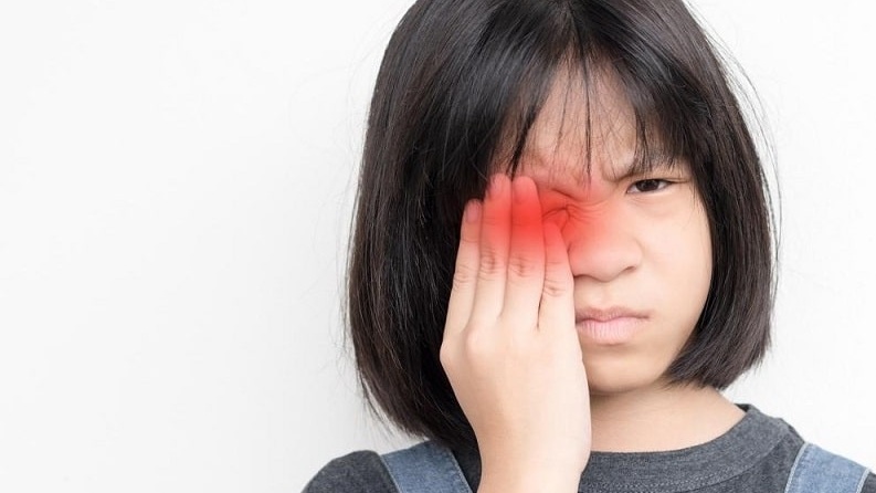 Nên làm gì khi phát hiện trẻ bị tật khúc xạ bẩm sinh 1