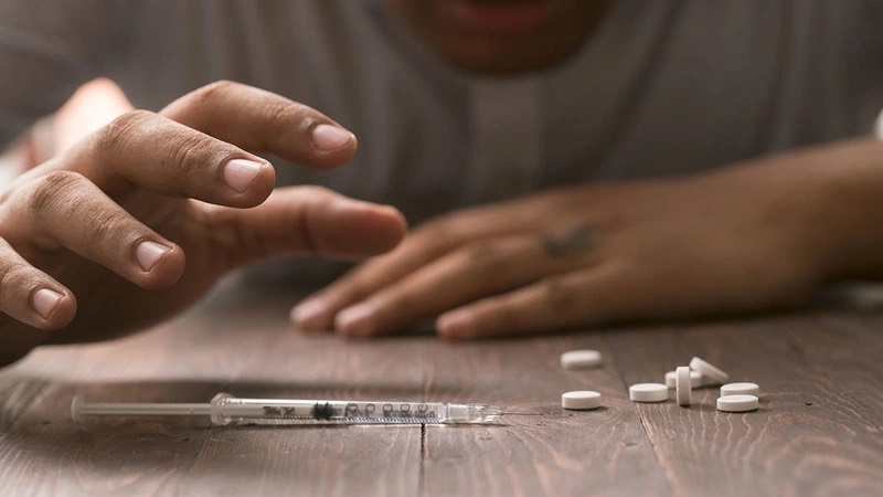 nghien-opioid-lieu-thuoc-giam-dau-hay-con-duong-dan-den-dia-nguc 4