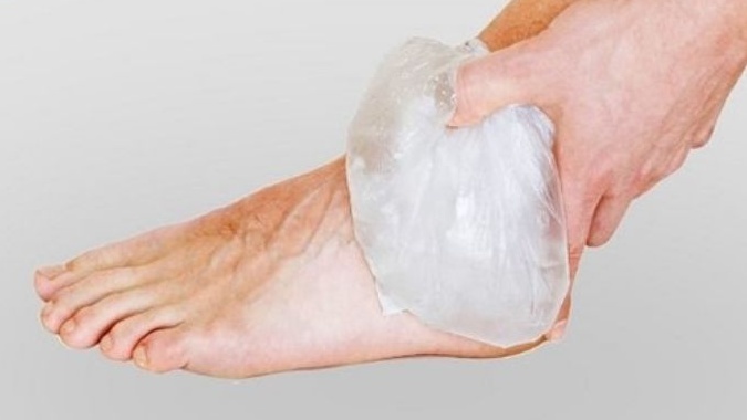 Ngủ dậy bị đau gót chân: Triệu chứng, nguyên nhân và cách khắc phục 4