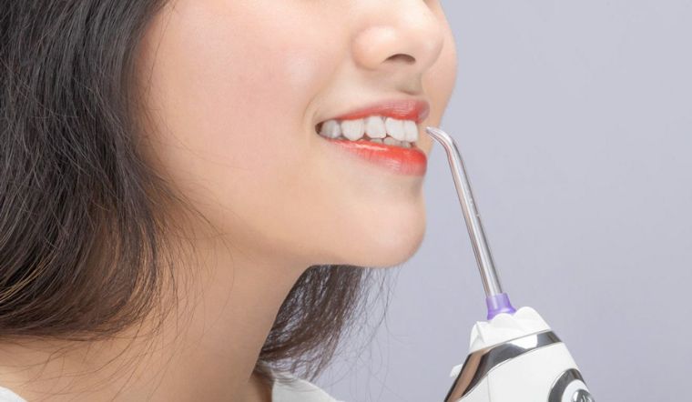 Nguyên nhân khiến bạn dùng tăm nước bị chảy máu 1