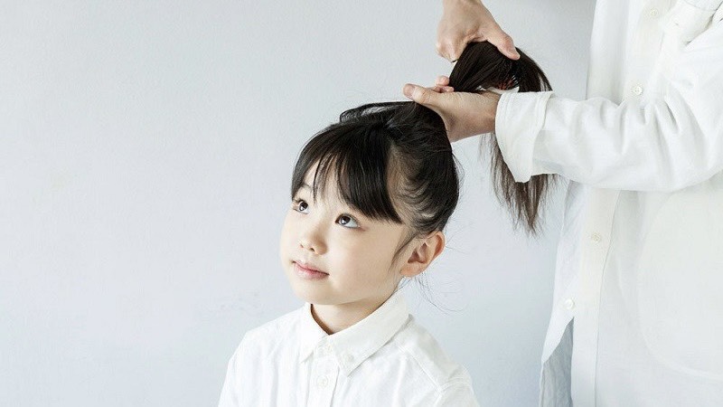 nguyen-nhan-nao-dan-den-rung-toc-o-tre-em-6-tuoi 4