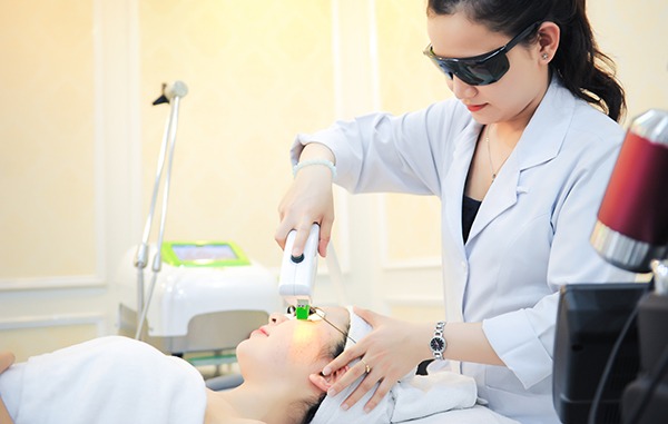 nhan-biet-nam-da-do-roi-loan-noi-tiet-va-nam-da-thong-thuong 4.jpg