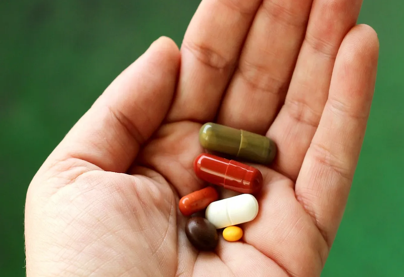 Nhiệt miệng sưng môi là gì? Nguyên nhân và cách điều trị 1