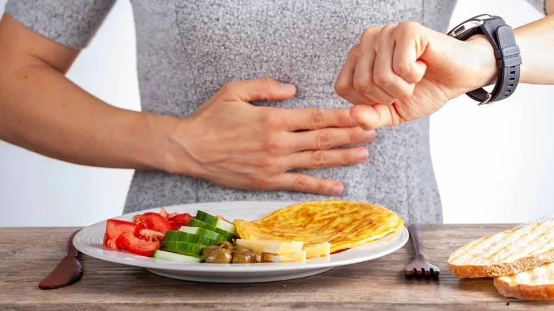 Nhịn ăn trong kỳ kinh nguyệt có an toàn không? 1