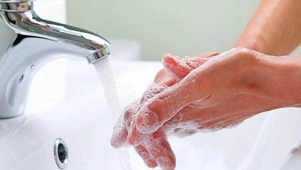 Nhỏ mắt bao nhiều lần 1 ngày​? Những sai lầm khi nhỏ mắt 4