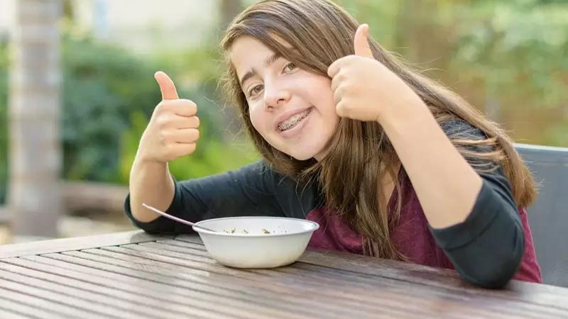 Niềng răng ăn cháo bao lâu? Những lưu ý quan trọng về dinh dưỡng 3