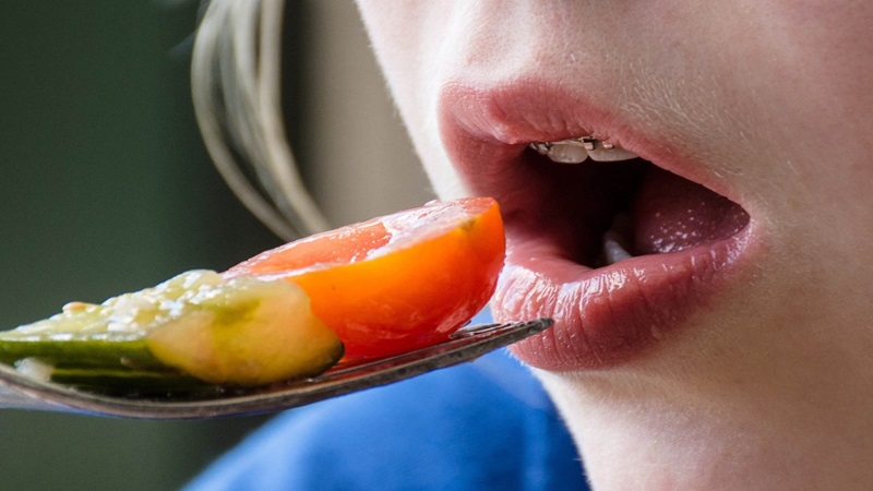 Niềng răng ăn cháo bao lâu? Những lưu ý quan trọng về dinh dưỡng 4