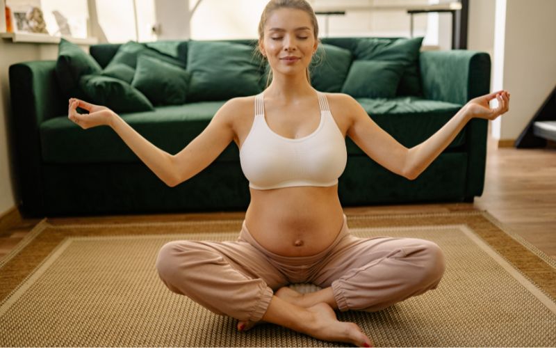 Vận động nhẹ nhàng được xem là liệu pháp thư giảm, giúp giảm mức độ buồn nôn