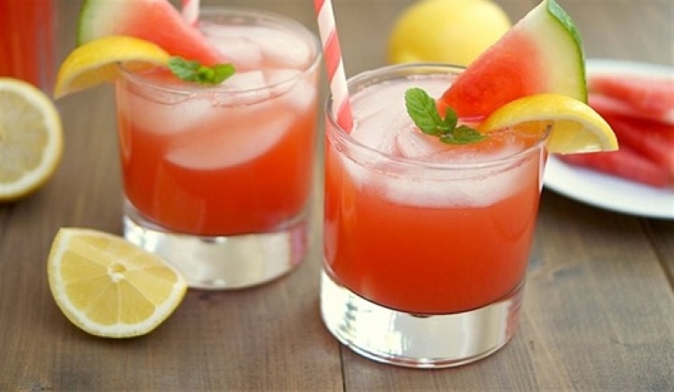 nuoc-ep-dua-hau-mix-voi-gi-ngon 2.jpg