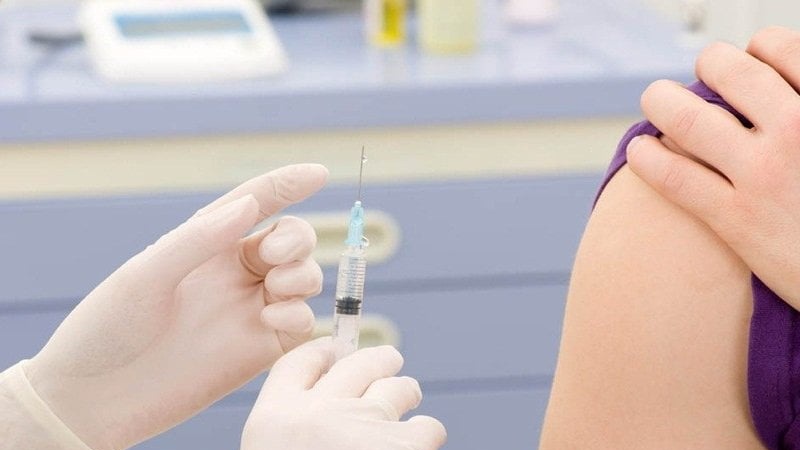 Tiêm kháng sinh điều trị bạch hầu