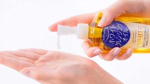 phan-biet-cong-dung-4-loai-dau-tay-trang-kose-2 Cropped.jpg