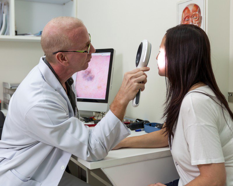 Da mặt bị cháy nắng làm sao để trắng lại? 4