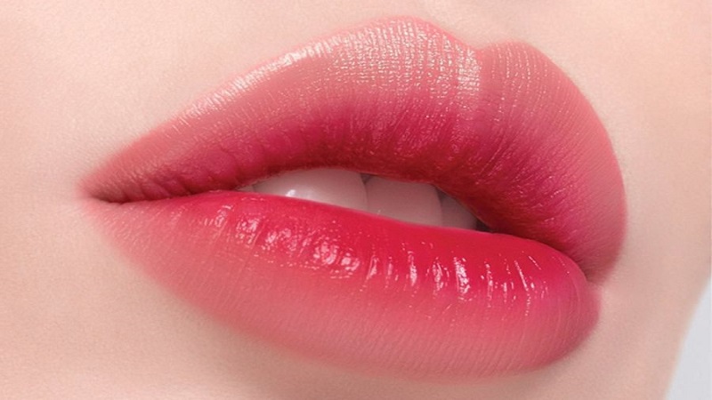 Phun môi xong bị dính nước có sao không? 7