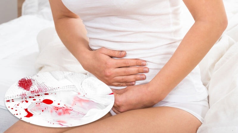 Ra máu khi mang thai 3 tháng đầu do đâu? 1