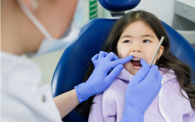 Răng sữa bị mòn có nên nhổ không còn phụ thuộc vào nhiều yếu tố