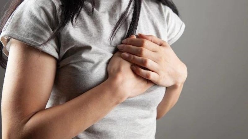 Sáng ngủ dậy bị nhói tim do đâu?