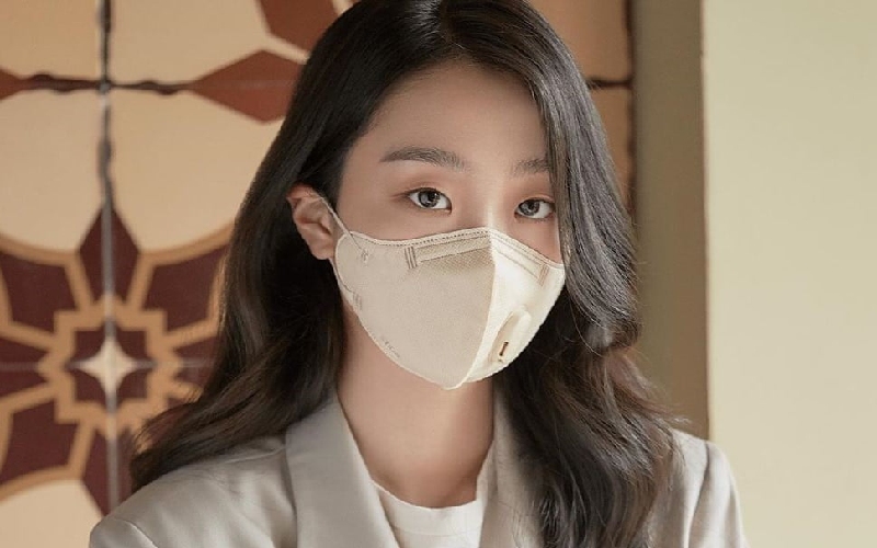 Sau khi phun môi xong có nên đeo khẩu trang không?2