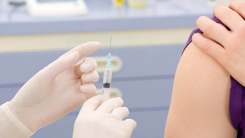 Sau khi tiêm vacxin cúm có uống thuốc được không? Cách chăm sóc sau tiêm 2