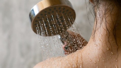 sau-sinh-bao-lau-duoc-tam-nuoc-lanh-nhung-dieu-phu-phu-sau-sinh-nen-biet 2