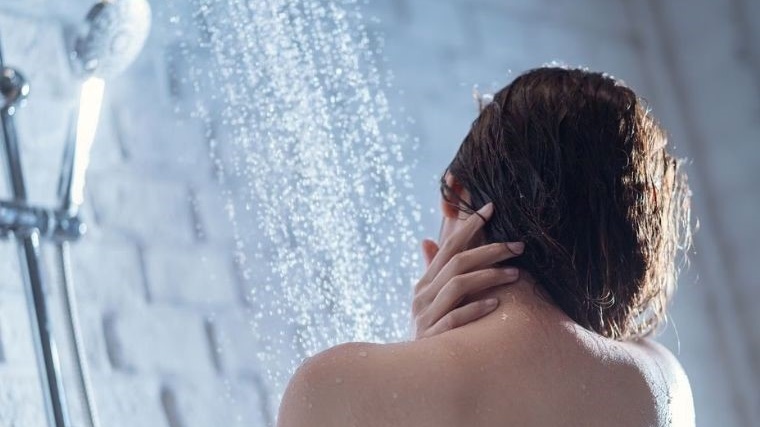 sau-sinh-bao-lau-duoc-tam-nuoc-lanh-nhung-dieu-phu-phu-sau-sinh-nen-biet 3