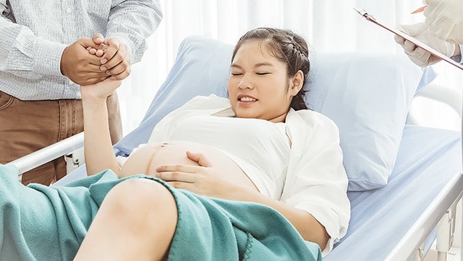 sinh-con-bang-giac-hut-loi-ich-va-rui-ro-can-biet 2