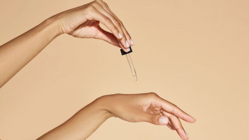 Alpha Arbutin có bắt nắng không và lưu ý khi sử dụng 4