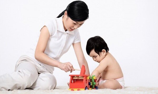 cach-day-be-9-thang-tuoi-thong-minh 3.jpg