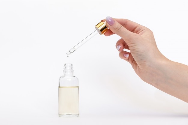 paraffinum-liquidum-la-gi-tac-dung-cua-paraffinum-liquidum-trong-my-pham 1.jpg