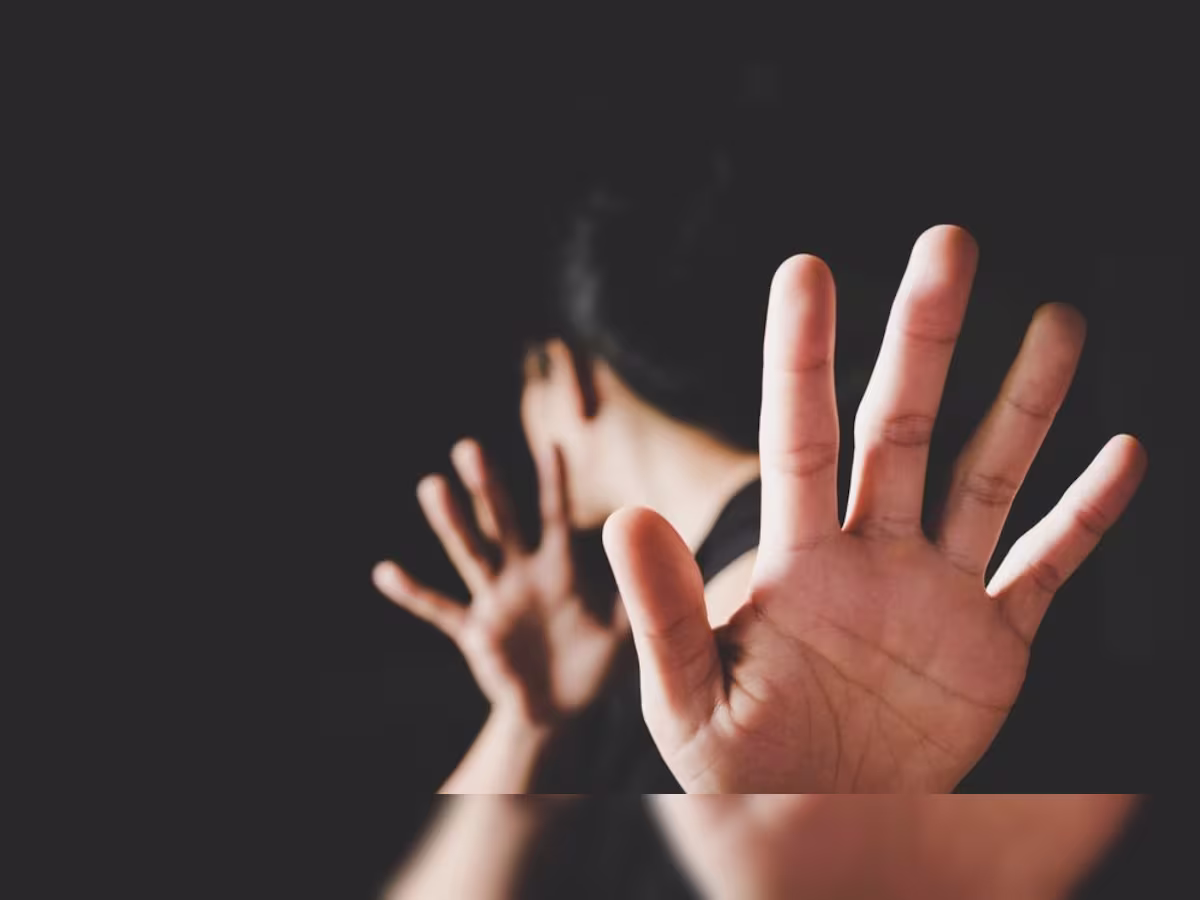 Sexual harassment là gì? Phải làm gì khi bị quấy rối tình dục (Sexual harassment)-3