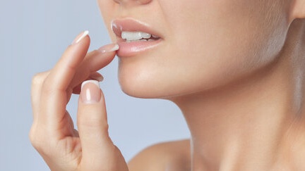 Viêm môi bong vảy sau phun môi 4