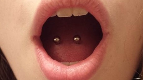 Xỏ khuyên lưỡi có ăn được không? 1